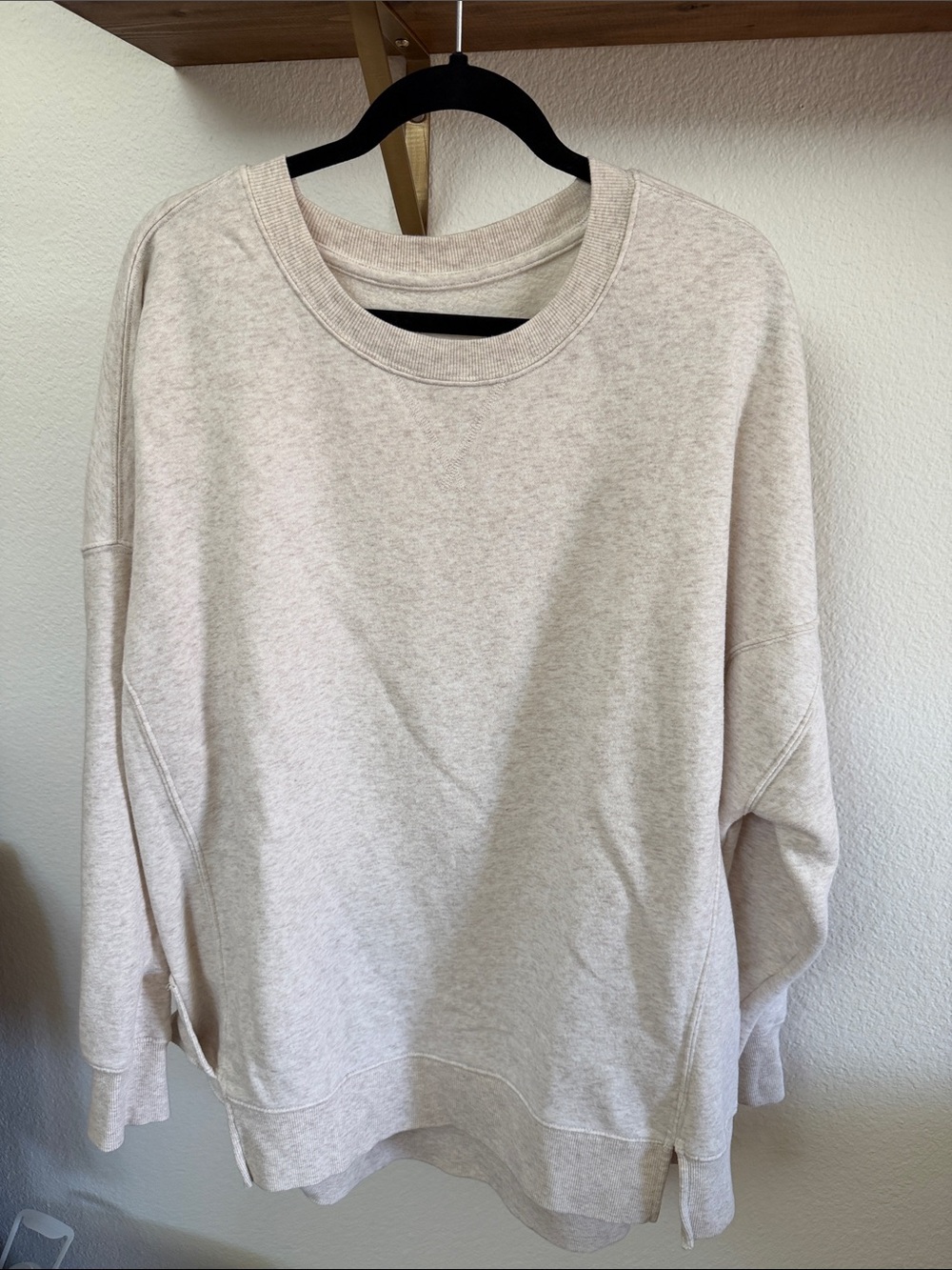 SO Cream Scoop-Neck Lightweight XL Crewneck Sweatshirt